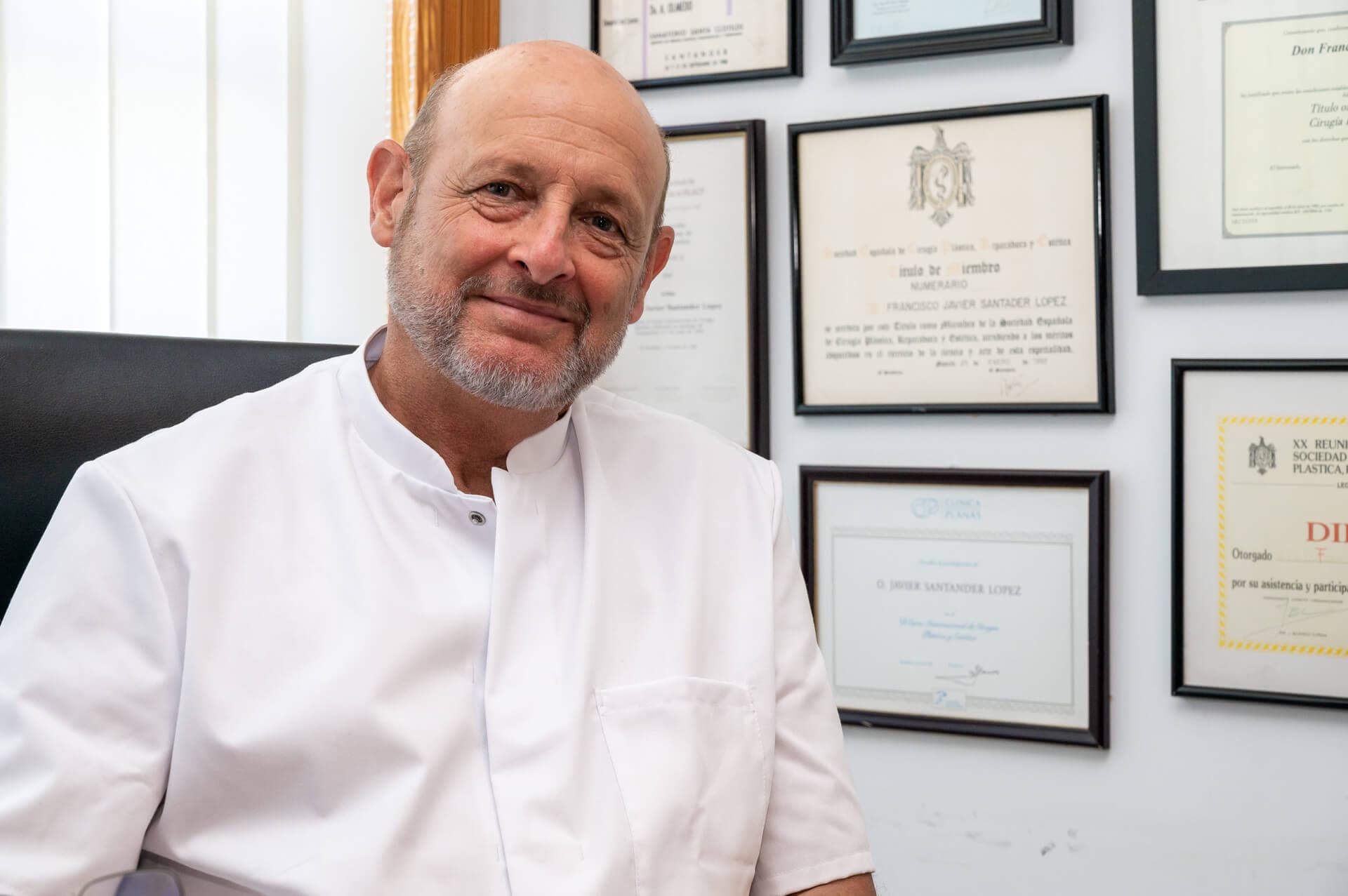 Dr. Santander: fundador de la clínica