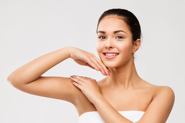 Recupere la firmeza de sus brazos con un lifting de brazos en Vigo