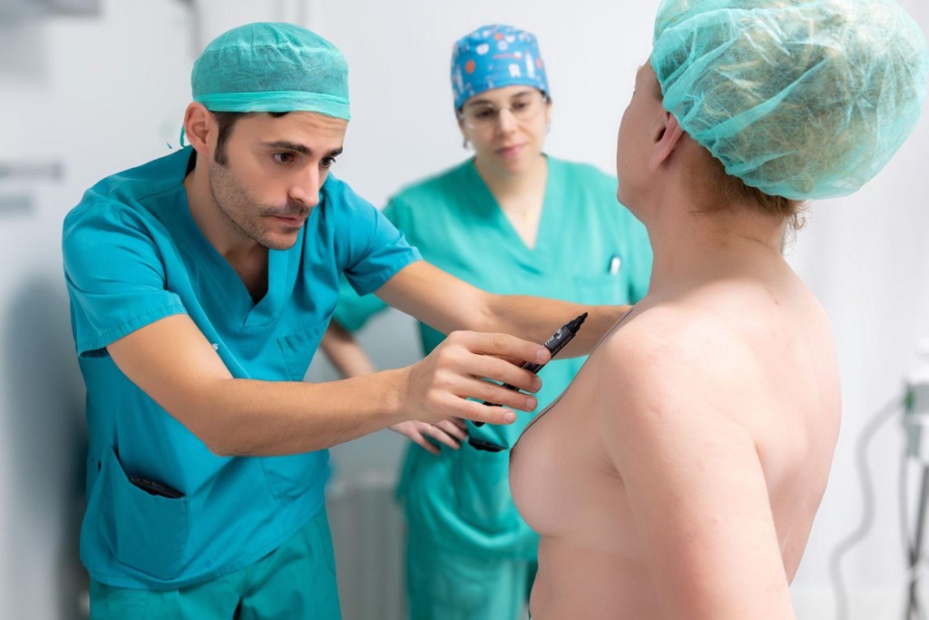 Octubre rosa: 6 dudas sobre implantes mamarios y mamografías